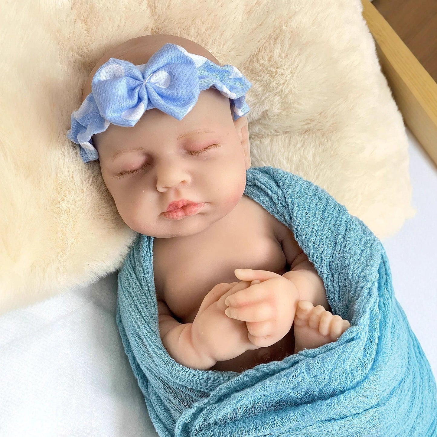 Bambola Reborn realistica da 30 cm completamente in silicone addormentata Loulou