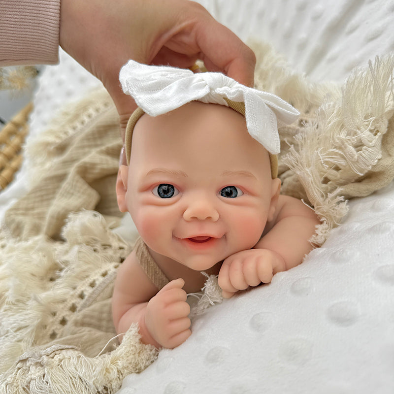 Bambola reborn Vivienne da 30 cm in morbido silicone con vestito color caffè