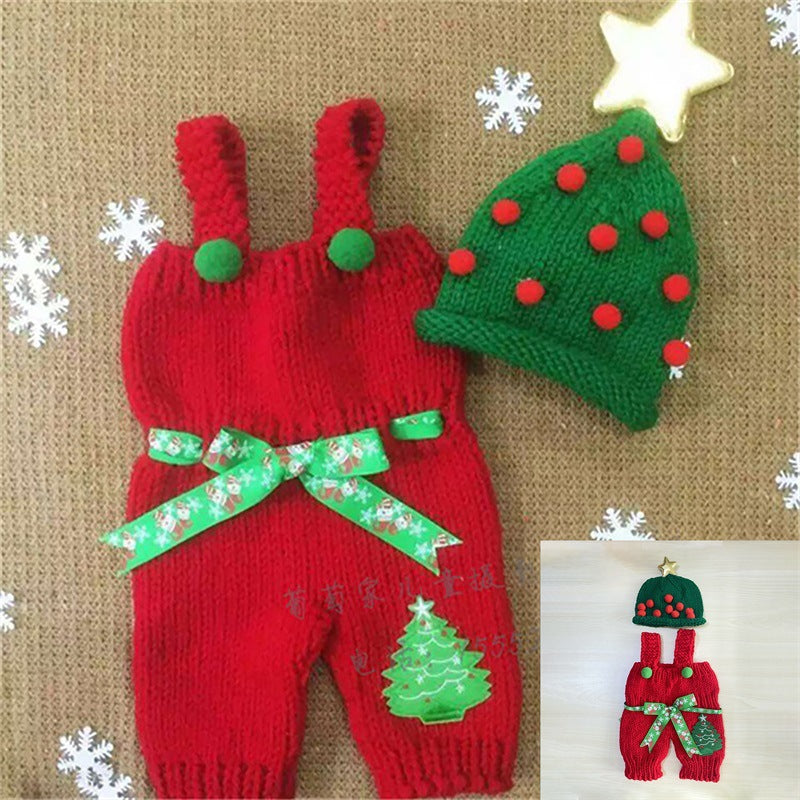Knitted Christmas outfit for 20-24 inch dolls