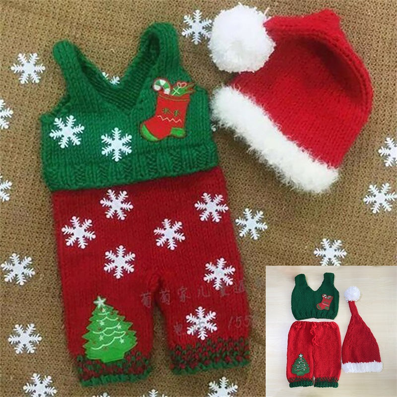 Knitted Christmas outfit for 20-24 inch dolls