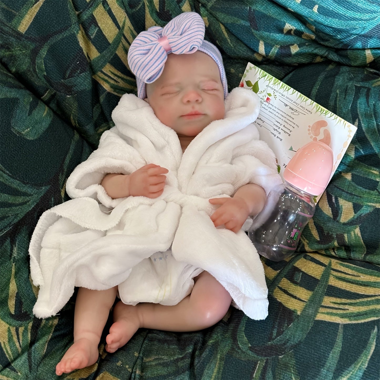 Bambola reborn Pascale bambina realistica in silicone da 18 pollici con accappatoio bianco
