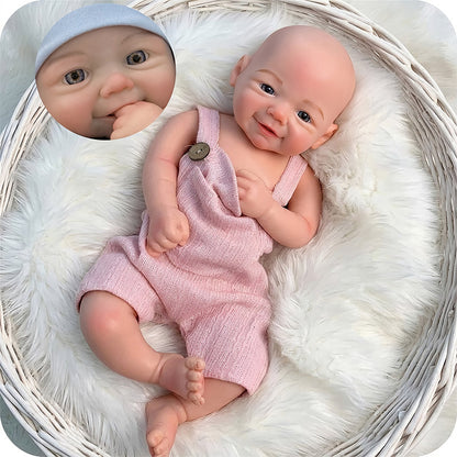 Bambola Reborn femminile Vivienne (45 cm / 18 pollici) in silicone pieno dall'aspetto realistico e con sorriso con salopette rosa