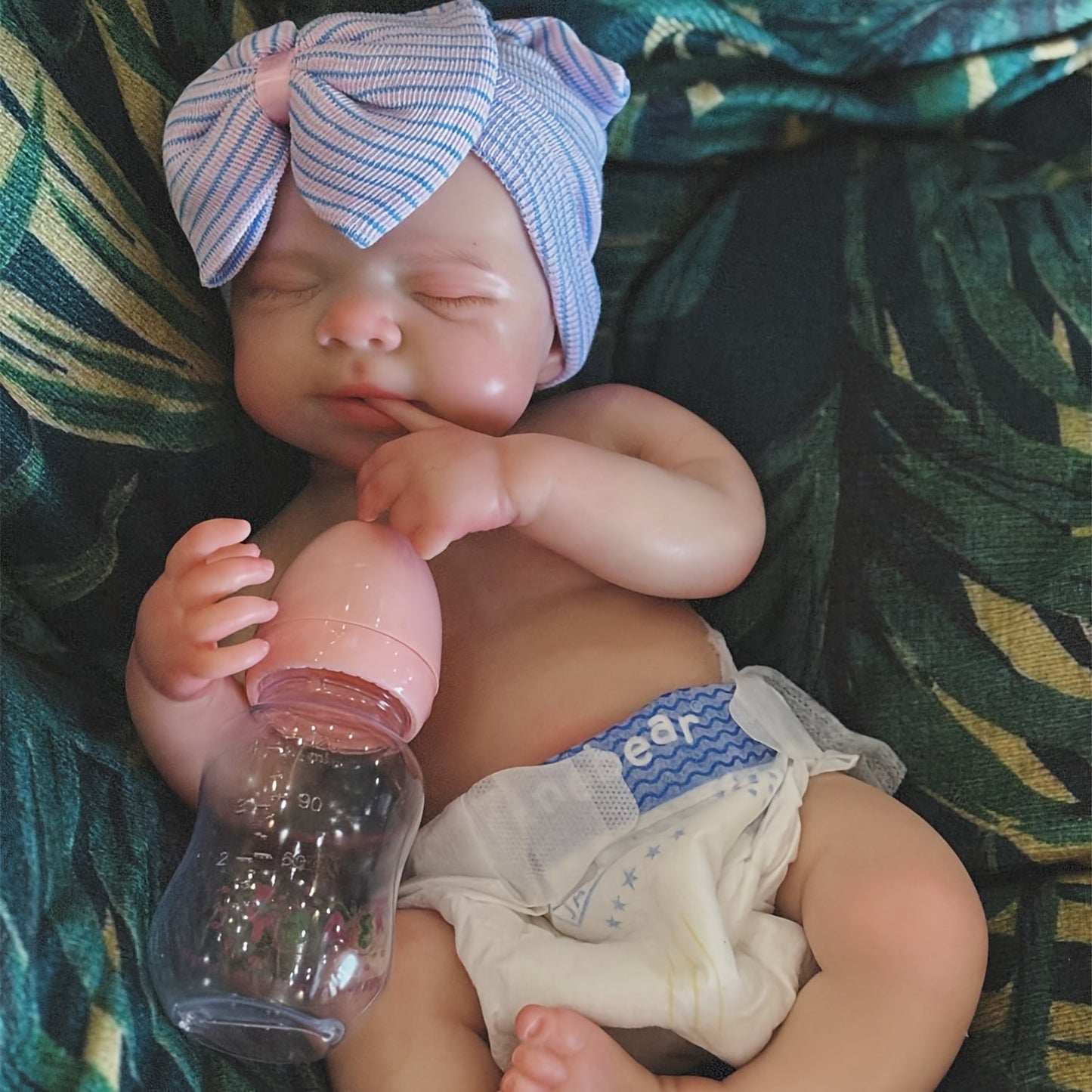 Bambola reborn Pascale bambina realistica in silicone da 18 pollici con accappatoio bianco
