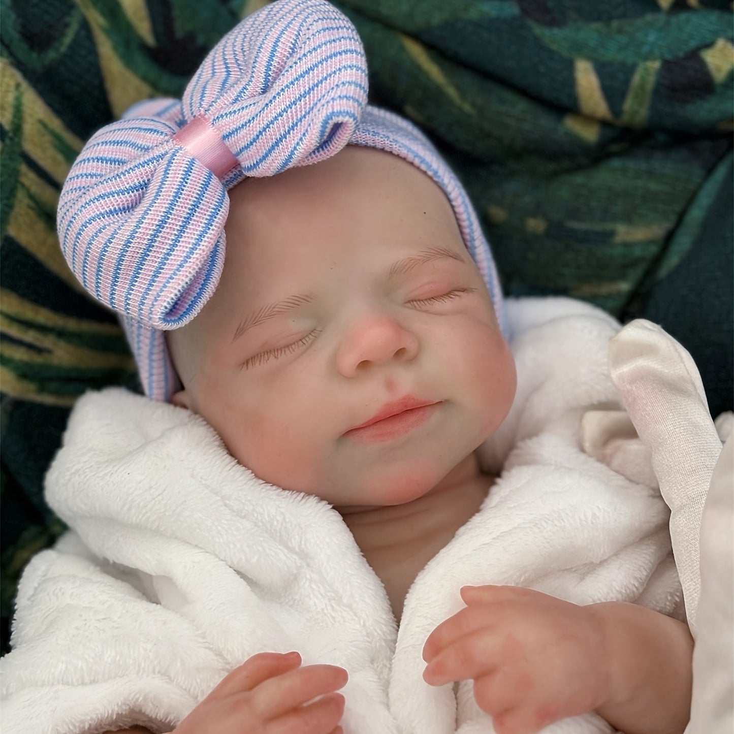 Bambola reborn Pascale bambina realistica in silicone da 18 pollici con accappatoio bianco