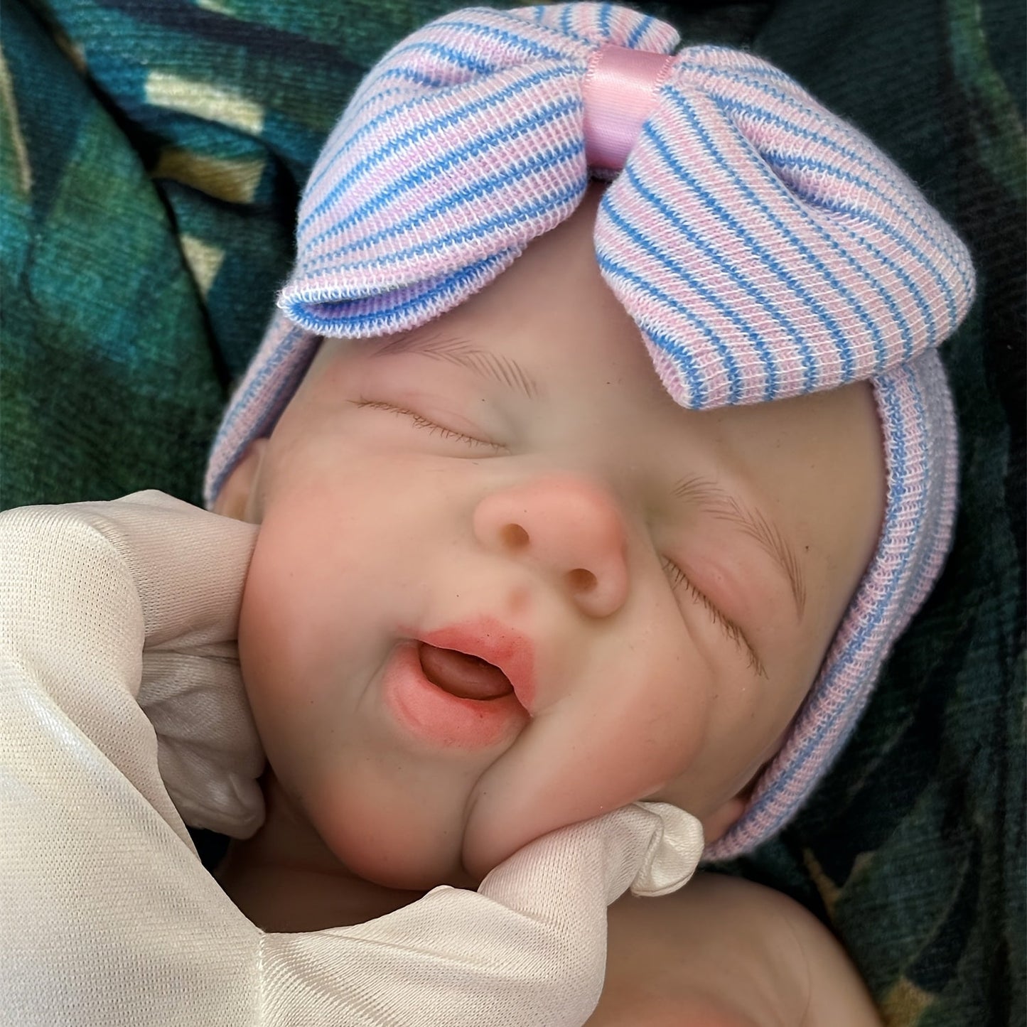 Bambola reborn Pascale bambina realistica in silicone da 18 pollici con accappatoio bianco