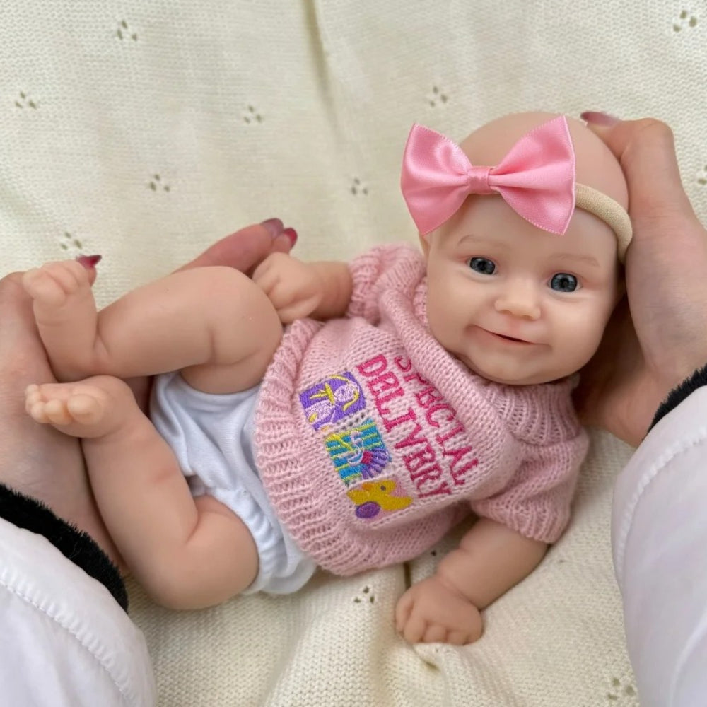 Bambola reborn Maddie Smile da 30cm interamente in silicone con vestitino rosa