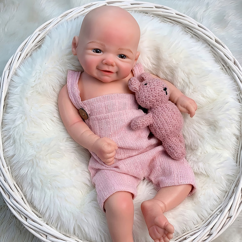 Bambola Reborn femminile Vivienne (45 cm / 18 pollici) in silicone pieno dall'aspetto realistico e con sorriso con salopette rosa