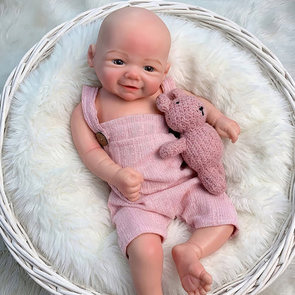 Bambola Reborn femminile Vivienne (45 cm / 18 pollici) in silicone pieno dall'aspetto realistico e con sorriso con salopette rosa