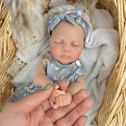 Bambina reborn in silicone realistica di 30 cm Luna con vestito grigio