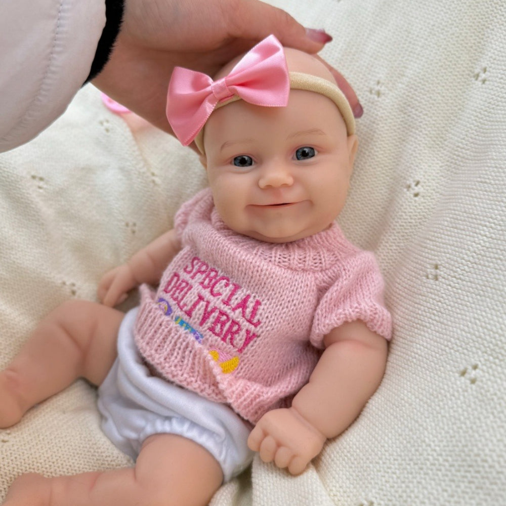 Bambola reborn Maddie Smile da 30cm interamente in silicone con vestitino rosa