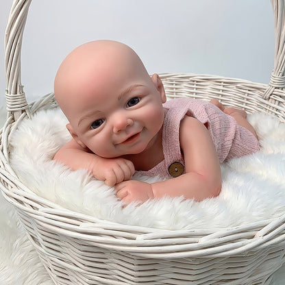 Bambola Reborn femminile Vivienne (45 cm / 18 pollici) in silicone pieno dall'aspetto realistico e con sorriso con salopette rosa