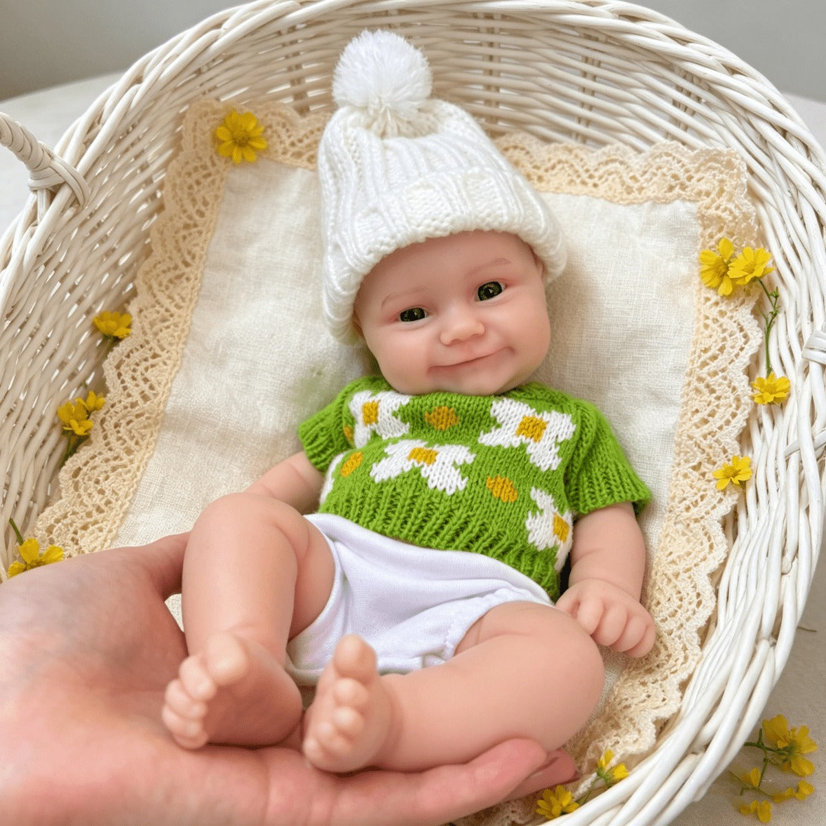 Bambola reborn Maddie Smile da 30 cm interamente in silicone con vestitino verde
