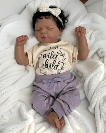Bambola Reborn Pascale da 48 cm realistica con corpo morbido e pelle scura che dorme
