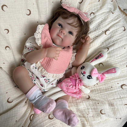 Bambina reborn Bettie 45 cm realistica con corpo in vinile capelli corti e vestitino floreale