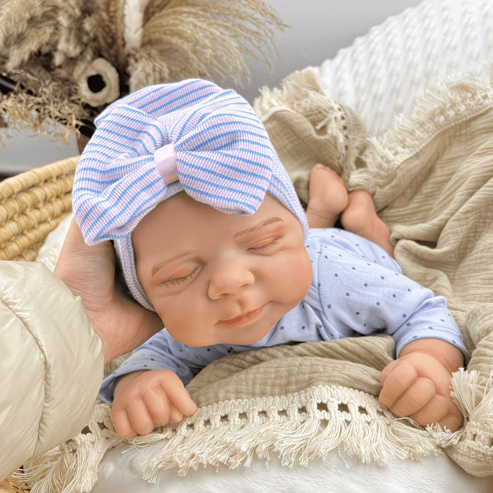 Bambina reborn Pascale addormentata interamente in silicone elastico alta 45 cm con vestitino a pois blu