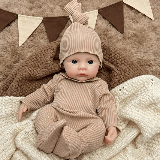 Bambina reborn Meadow in silicone integrale da 30 cm con tutina marrone