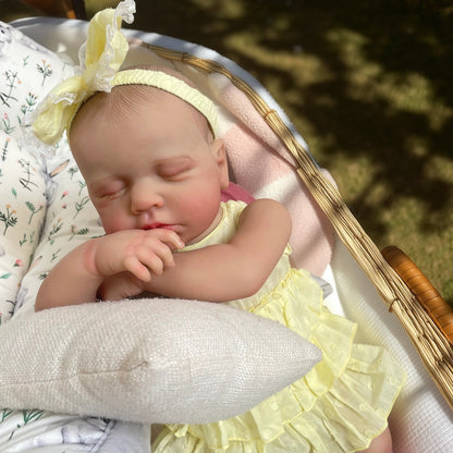 Bambola reborn Loulou da 20 pollici con pelle 3D occhi chiusi e vestito giallo