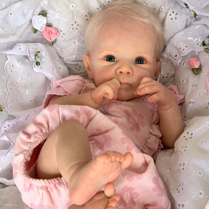 Bambola Reborn Bettie da 18 pollici (45cm) occhi blu con vestitino a fiori rosa