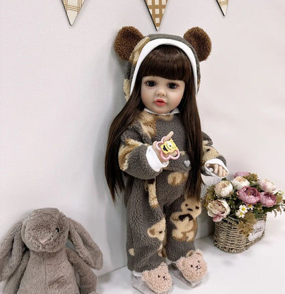 Bambina rinata da 22 pollici con occhi aperti e capelli lunghi in tutina di peluche - Betty