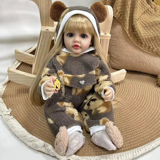 Bambina rinata da 22 pollici con occhi aperti e capelli lunghi in tutina di peluche - Betty