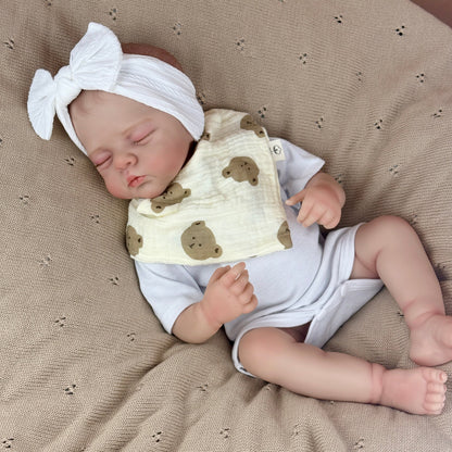 Bambola reborn Irys alta 48 cm dipinta in 3D addormentata e vestita di bianco