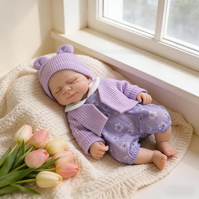 Bambola Reborn Pascale da 30 cm in silicone con bocca apribile con abiti viola