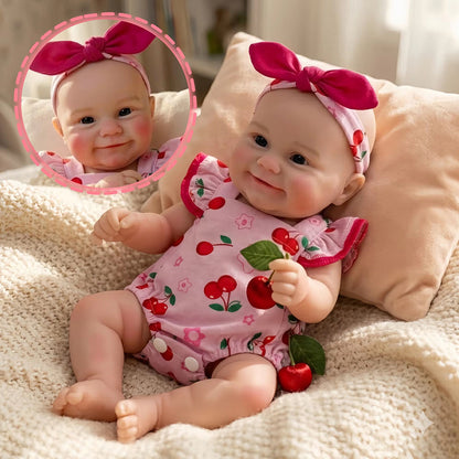 Bambola Reborn femmina Maddie Smile da 30 cm in silicone pieno con completino rosa a fantasia di ciliegie