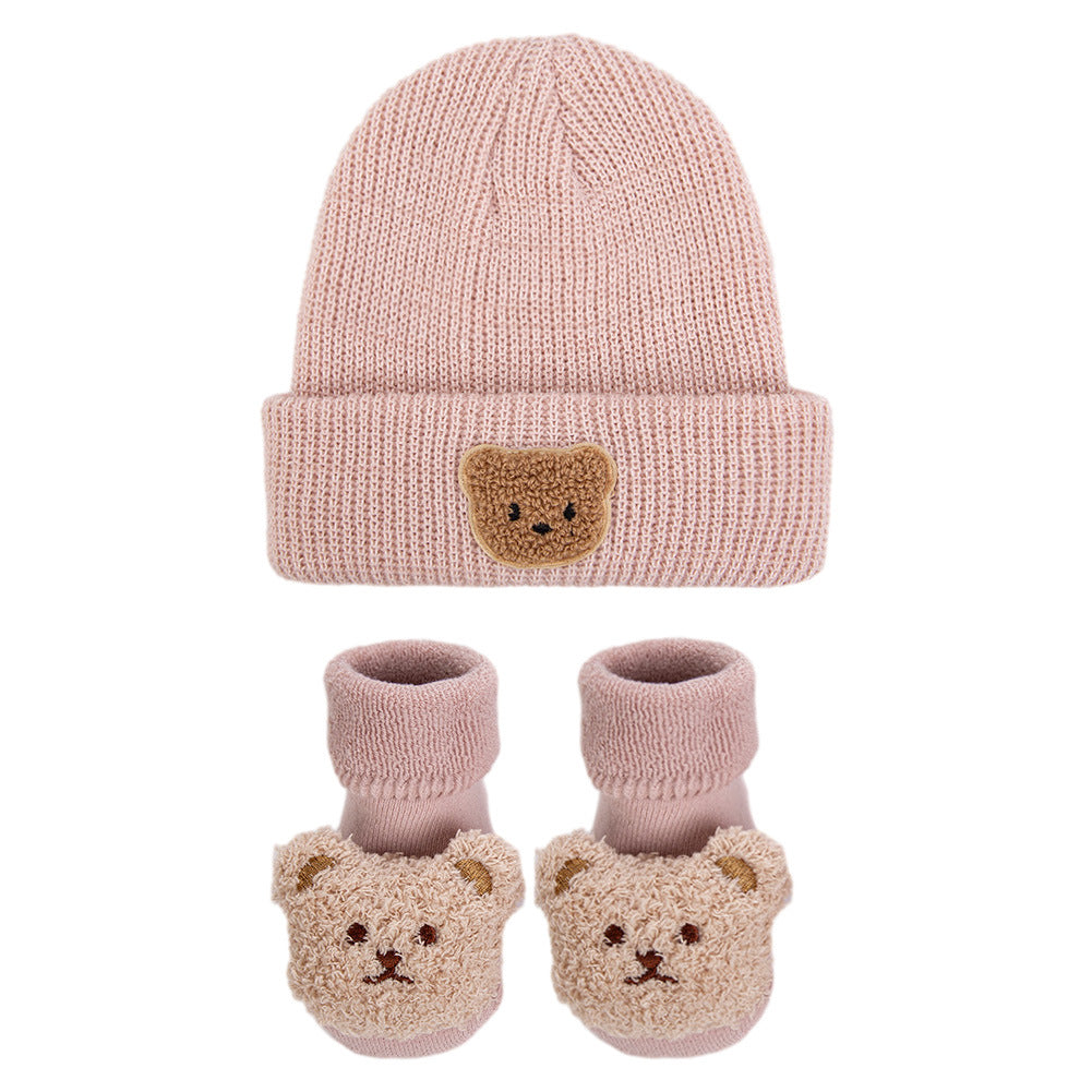 Set di 2 pezzi composto da cappello e calzini a maglia a forma di orsetto per bambole da 17 a 24 pollici