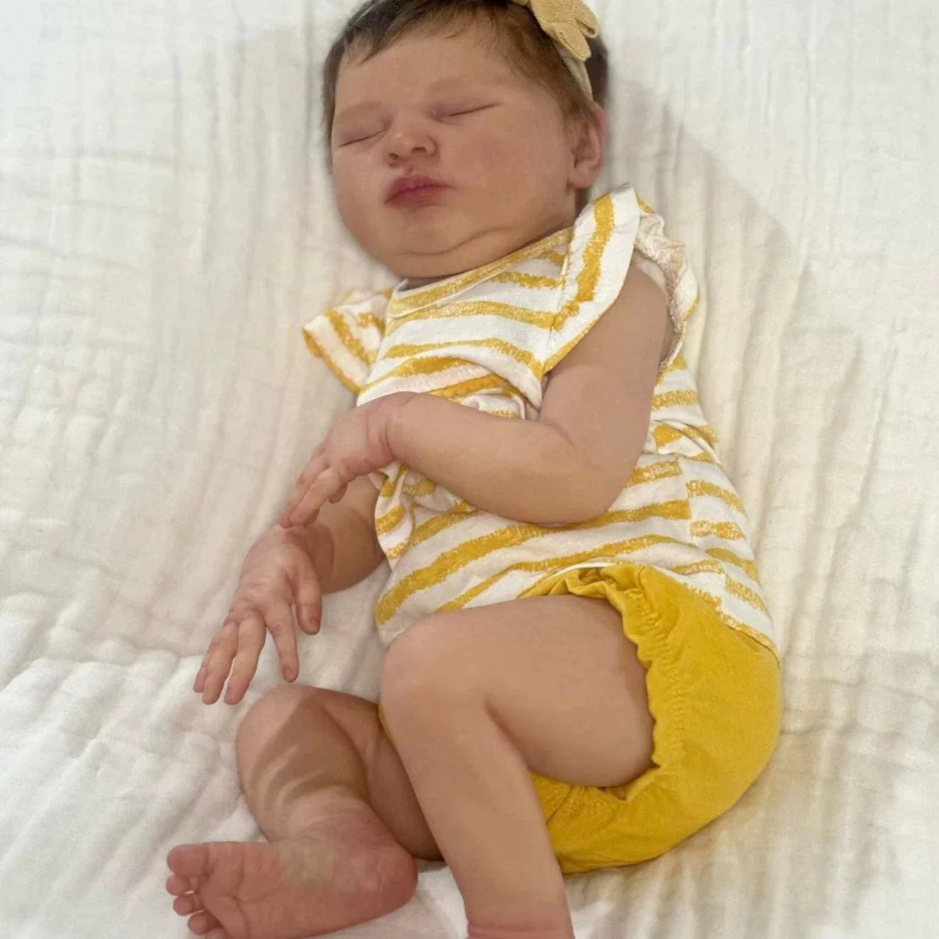 Bambola reborn realistica da 20 pollici con occhi chiusi e corpo morbido - Laura