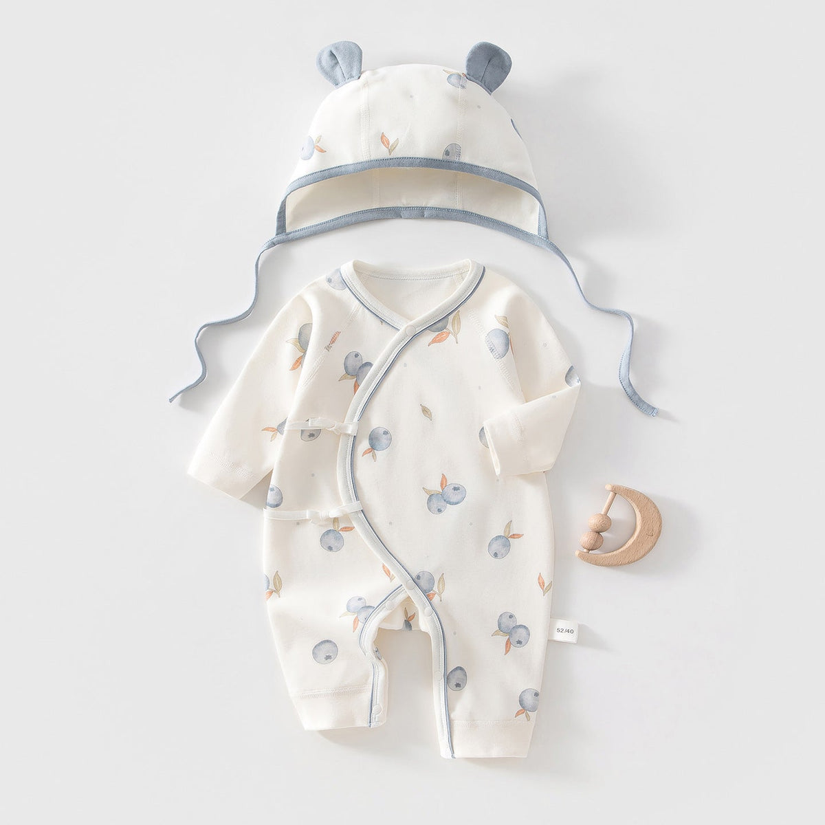 Completo due pezzi composto da body e cappellino in cotone stampato per bambole reborn da 45 a 55 cm