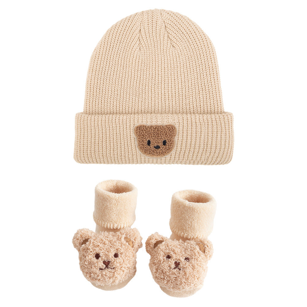 Set di 2 pezzi composto da cappello e calzini a maglia a forma di orsetto per bambole da 17 a 24 pollici