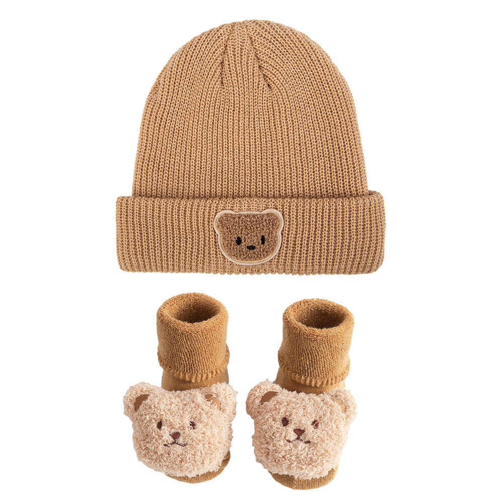 Set di 2 pezzi composto da cappello e calzini a maglia a forma di orsetto per bambole da 17 a 24 pollici