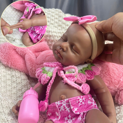 Bambola reborn Loulou in silicone realistica alta 30cm con pelle scura e vestiti rosa vestita da bambina addormentata