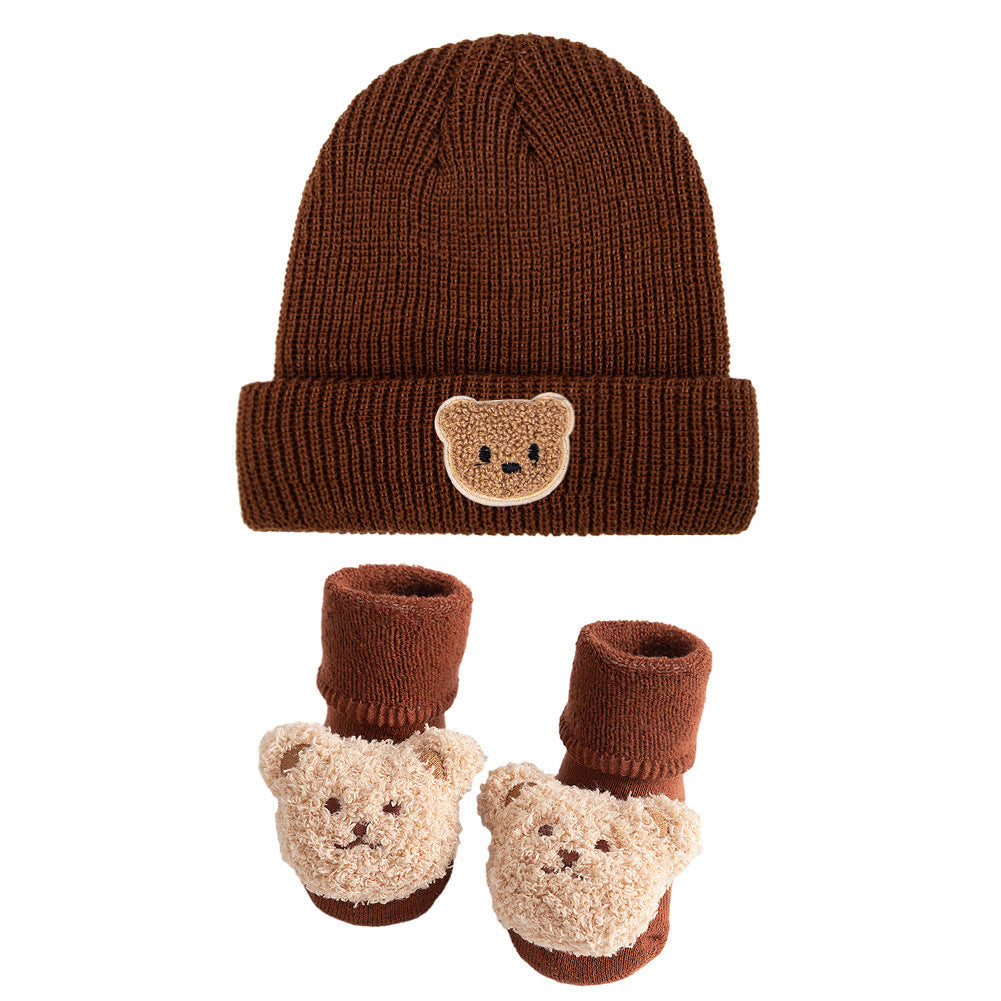 Set di 2 pezzi composto da cappello e calzini a maglia a forma di orsetto per bambole da 17 a 24 pollici