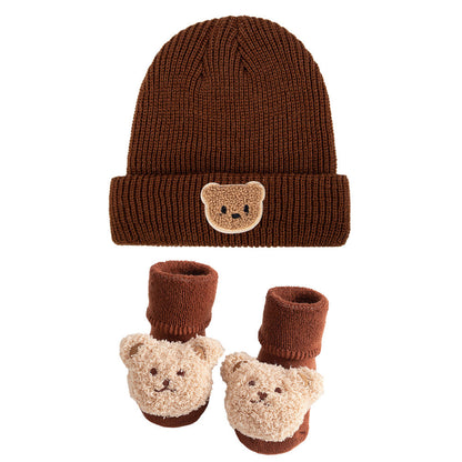 Set di 2 pezzi composto da cappello e calzini a maglia a forma di orsetto per bambole da 17 a 24 pollici