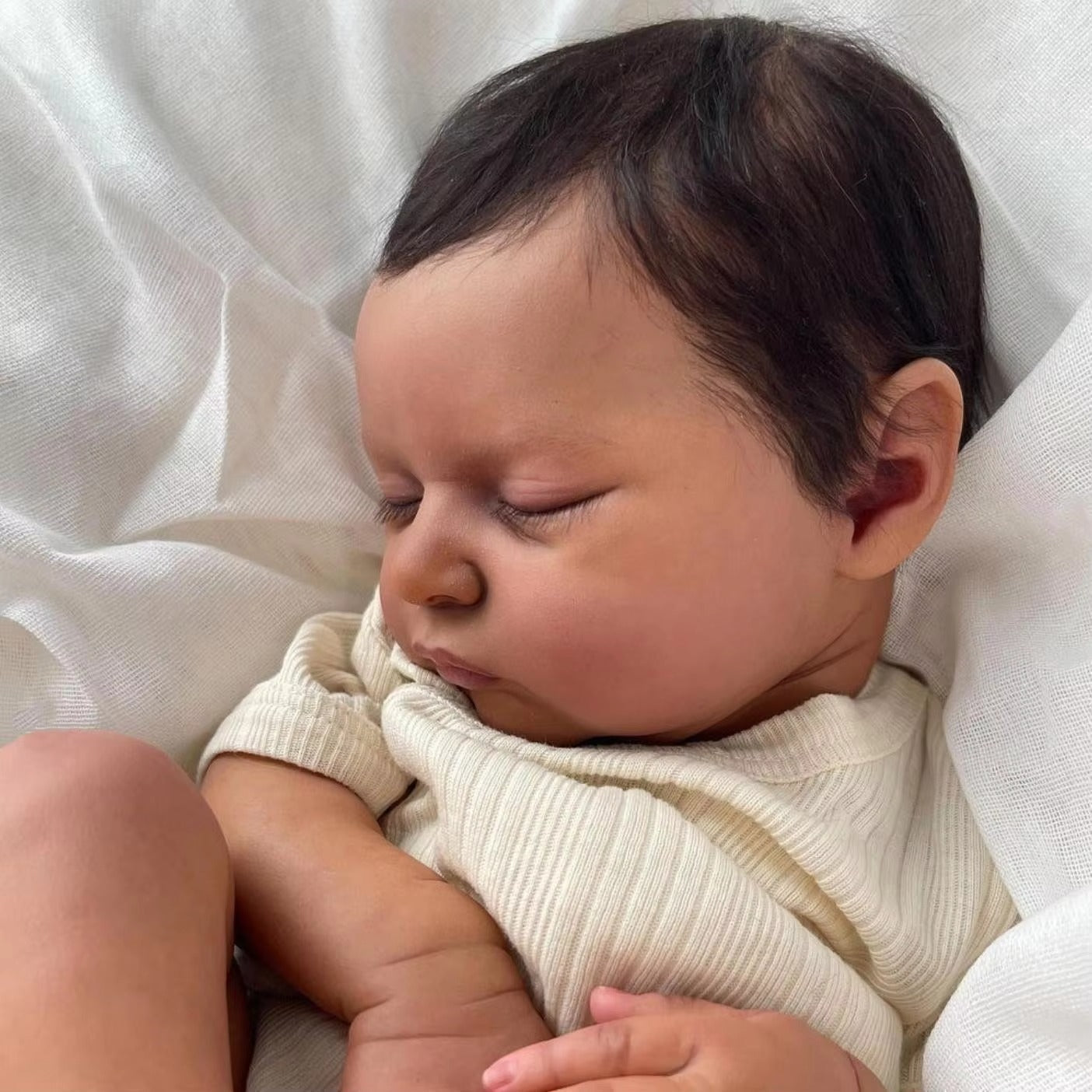 Bambola Reborn Realistica da 20 Pollici con Occhi Chiusi e Pelle Scura - Laura