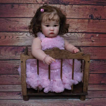 Bambola Reborn Charlotte da 60 cm con occhi aperti e capelli castani in abito rosa