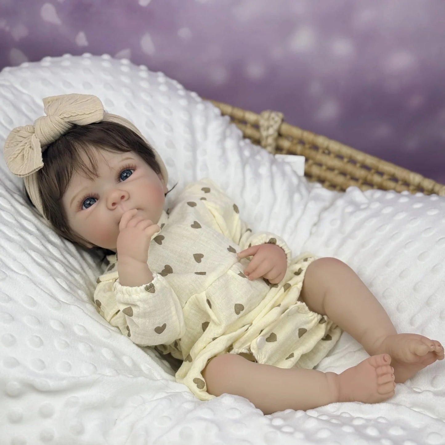 Bambina rinata Bettie 48 cm occhi aperti capelli corti