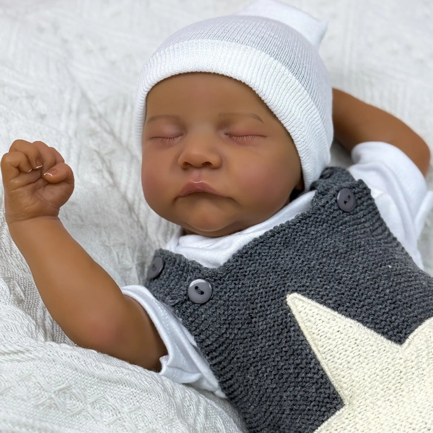45cm Perry Occhi Chiusi Pelle Scura Corpo Morbido Bambole Reborn Levi
