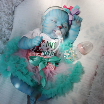 Bambola reborn Peaches da 19 pollici con occhi chiusi vestita di blu