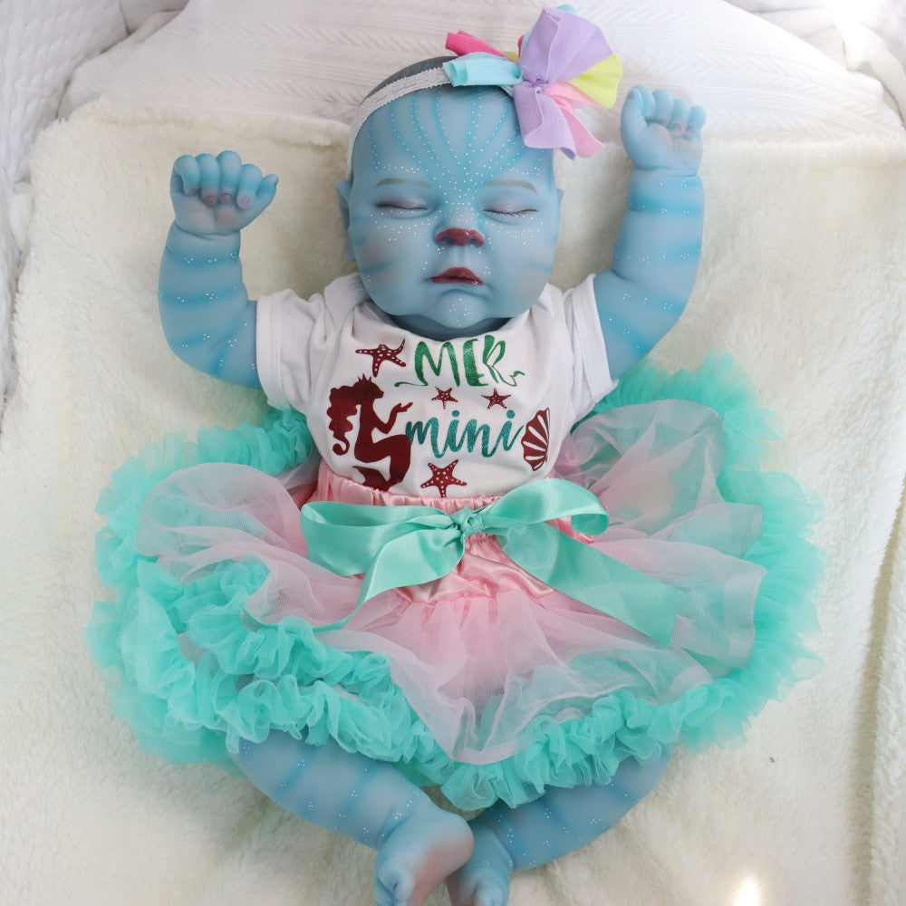 Bambola reborn Peaches da 19 pollici con occhi chiusi vestita di blu