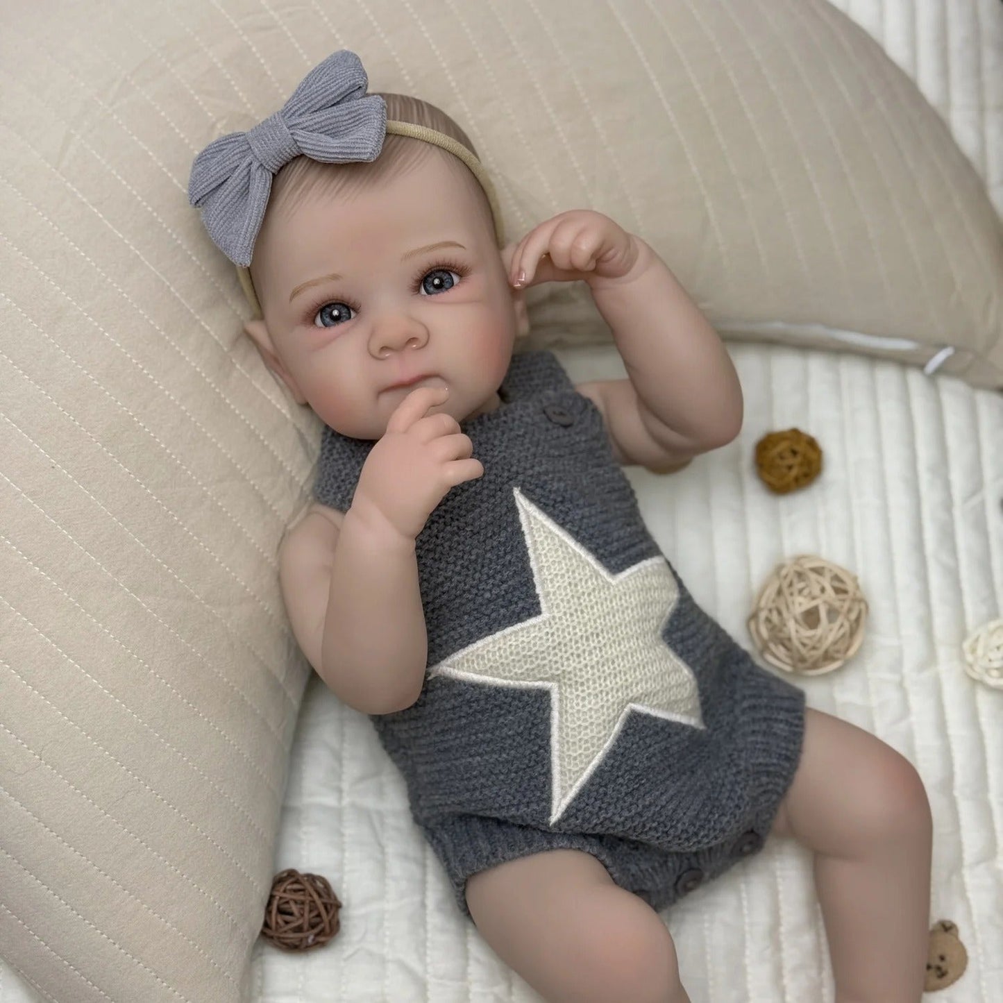 Bettie Bambina rinata con corpo in vinile realistico da 45 cm in abiti a stella grigi