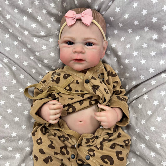 Bambina reborn da 50 cm con occhi aperti in abiti leopardati - Elijah