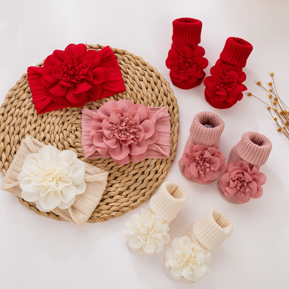 Set di 2 pezzi composto da fascia per capelli floreale in chiffon e calzini per bambole da 17 a 24 pollici