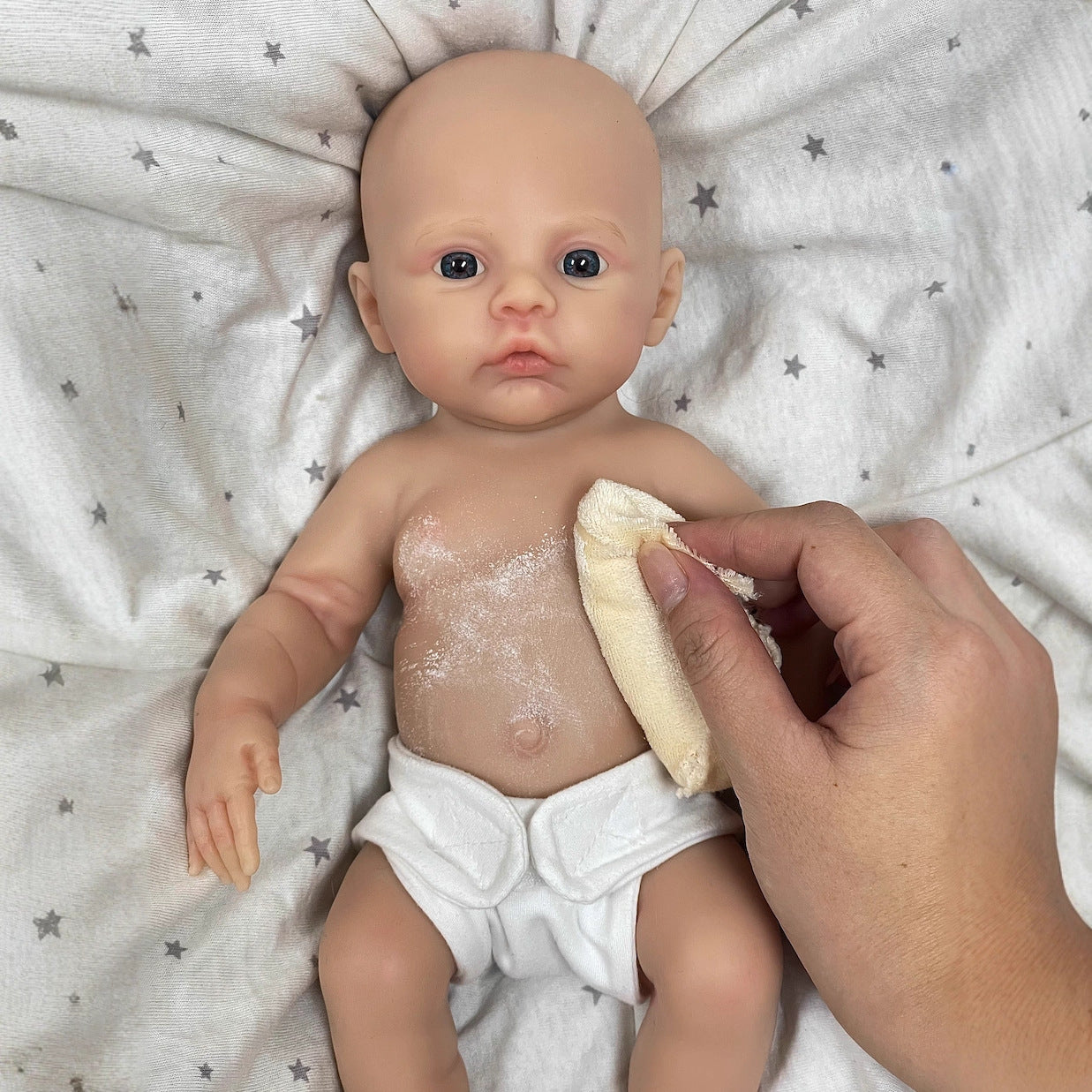 Neonata rinata in silicone morbido da 30 cm con occhi azzurri e vestiti viola - Meadow