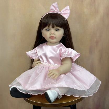 Bambina reborn Betty 55 cm con lunghi capelli realistici e vestito rosa