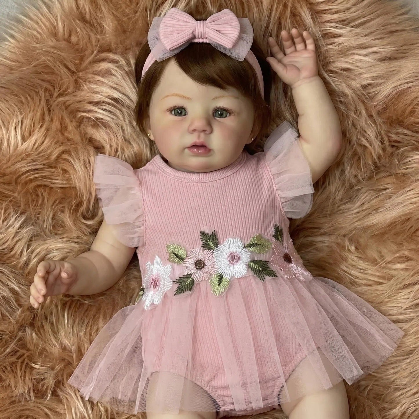Bambola reborn Abigail da 19 pollici con capelli corti e vestito rosa