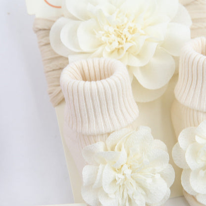 Set di 2 pezzi composto da fascia per capelli floreale in chiffon e calzini per bambole da 17 a 24 pollici