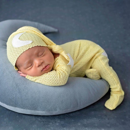 Set di due pezzi con body e cappello in maglia a forma di stella e luna per bambole da 18-20 pollici