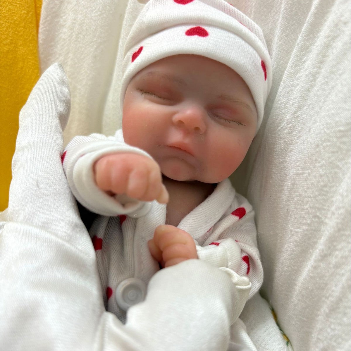 20cm Silicone Closed Eyes Peaches Mini Reborn Baby Girl In Red Heart Jumpsuits